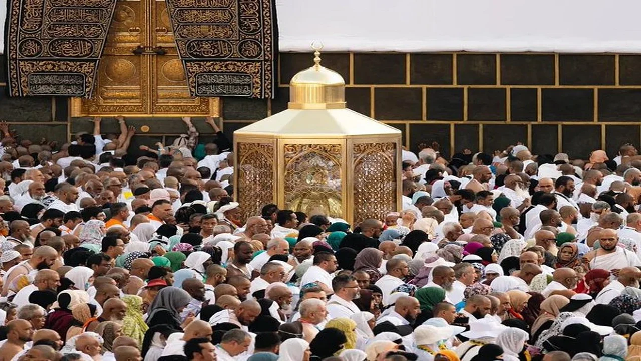 موسم العمرة يسجل رقماً تاريخياً بأكثر من 3.8 مليون معتمر بنهاية ربيع الأول